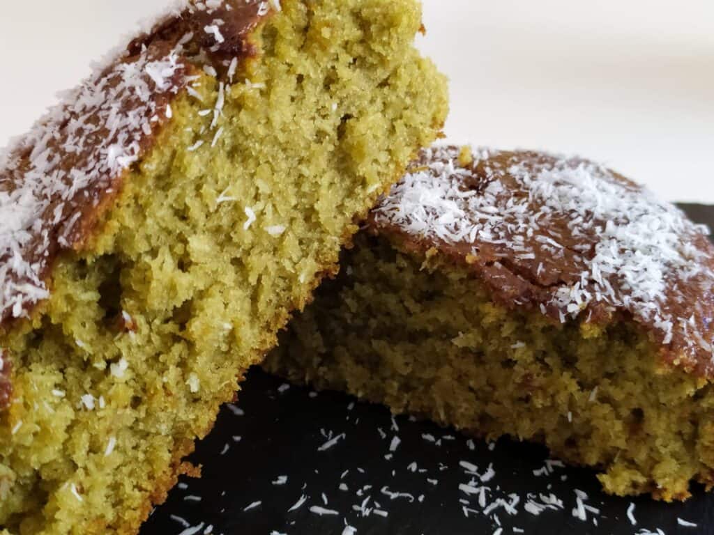 Torta al cocco e tè matcha