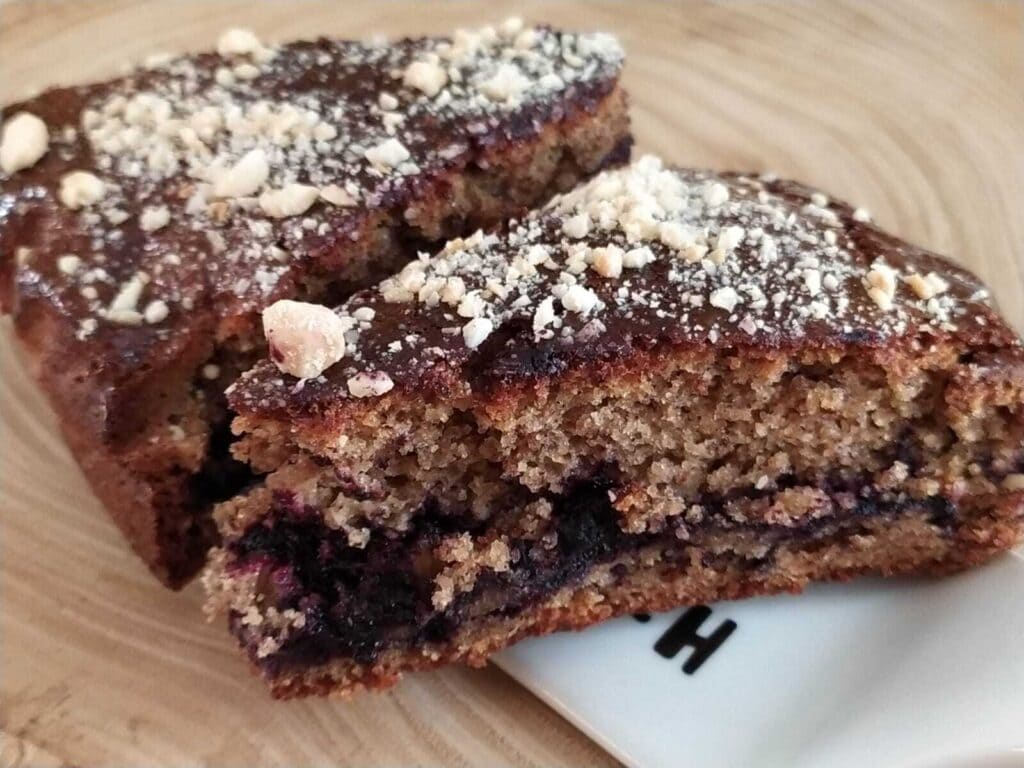 Torta di grano saraceno con composta di mirtilli