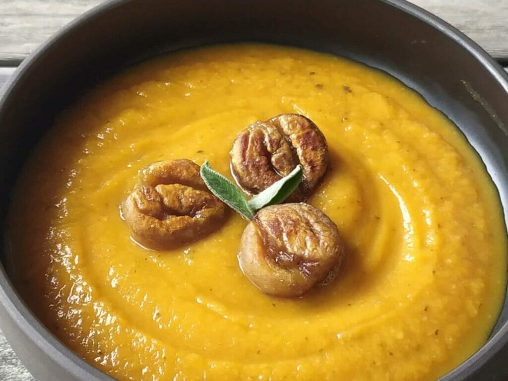 Crema di carote, pere e castagne alla salvia