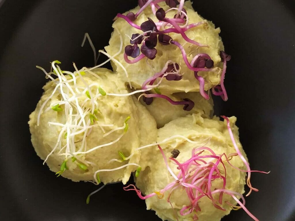 Hummus di piselli e cannellini alla salvia