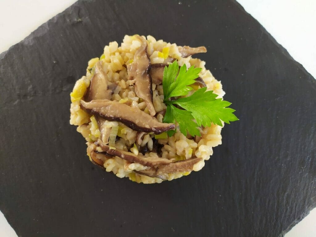 Riso integrale con porri e shiitake