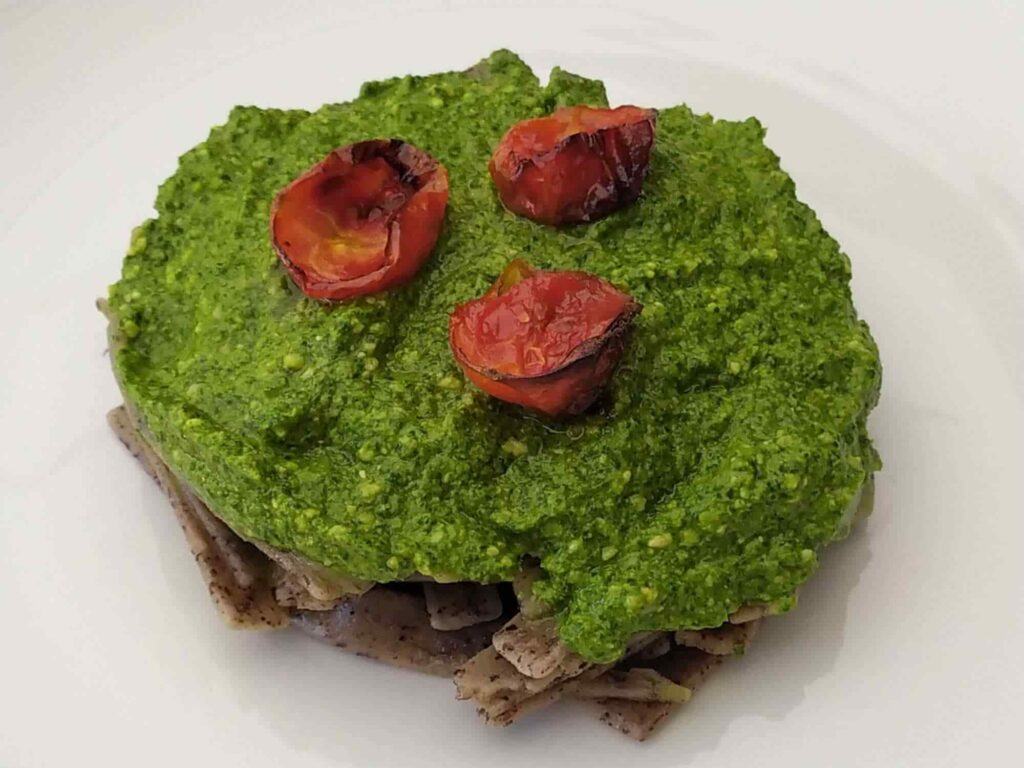 Pizzoccheri con pesto e pomodorini confit