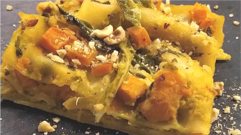 Lasagnette allo zafferano con verza, batate e nocciole