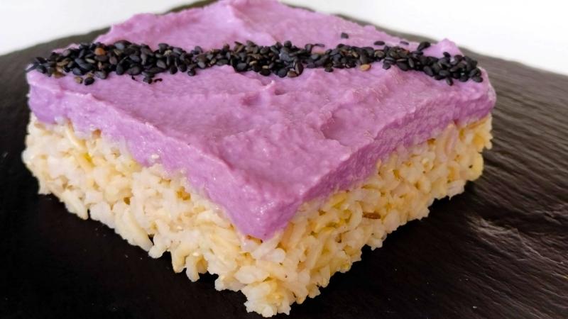 Riso integrale con pesto di cappuccio rosso e frutta secca