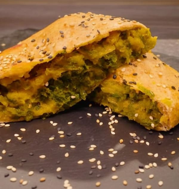 Strudel salato di batate, cavolo riccio e tofu affumicato