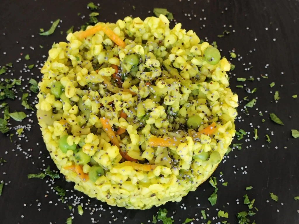 Insalata di bulgur con pesto leggero di rucola e basilico